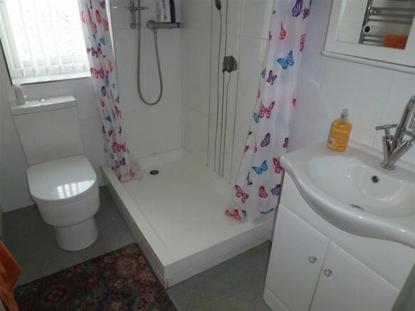 RE-FITTED SHOWER ROO