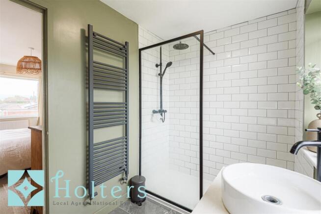 En-Suite 2.jpg