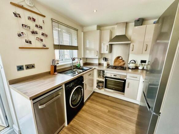 Kitchen/ Dining Space