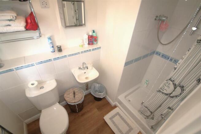Bedroom 1 En Suite.JPG