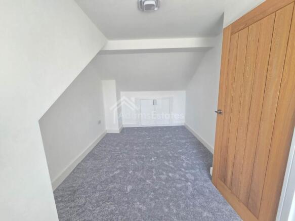 4 bed Semi-Detached for sale Image 7