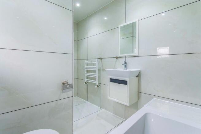 3 bed House for sale Image 10