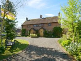 2, Blenheim Cottages, War Memorial To Amen Corner - Street, Wimborne BH21 5EX