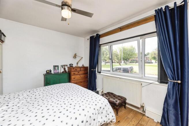 2 bed Semi-Detached Bungalow for sale Image 6