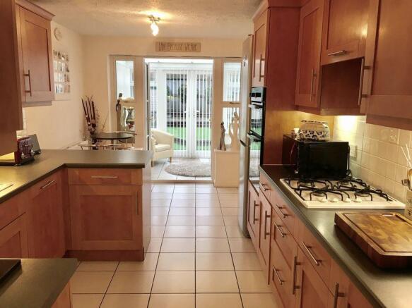 KITCHEN/BREAKFAST ROOM