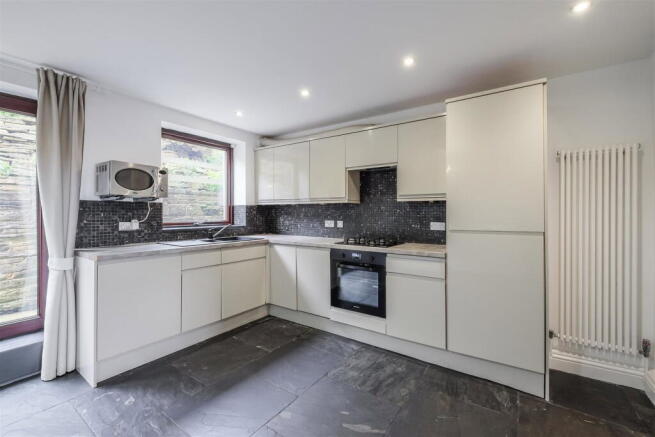 3 bed Terraced for sale Image 4