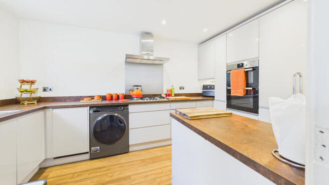 CAM04968G0-PR0108-STILL004