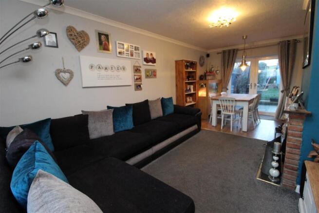 LIVING / DINING ROOM