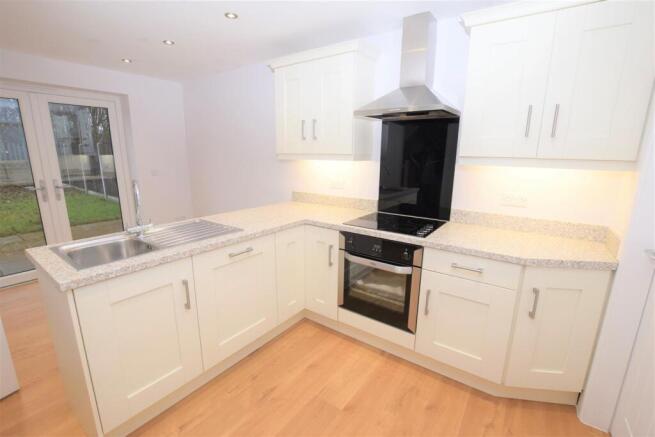 3 bed Detached Bungalow to rent Image 4