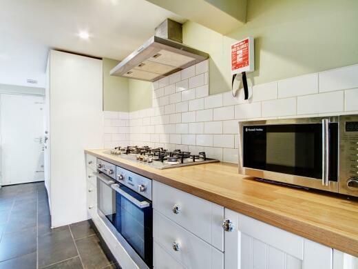 8 bed Terraced to rent Image 4
