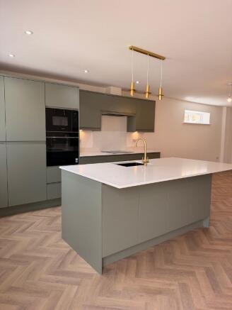 4 bed Semi-Detached for sale Image 5