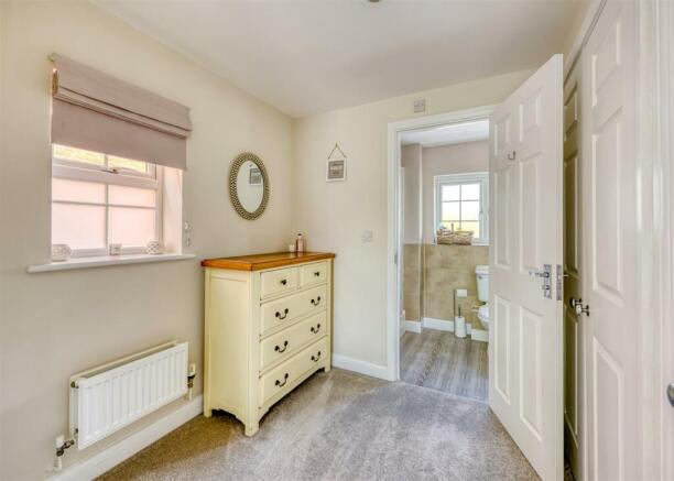 16 Old Farm Drive-bed1 dressing.jpg