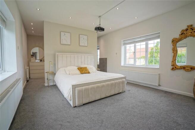 4 bed Detached for sale Image 9