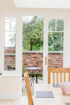 8313991-interior02.jpg