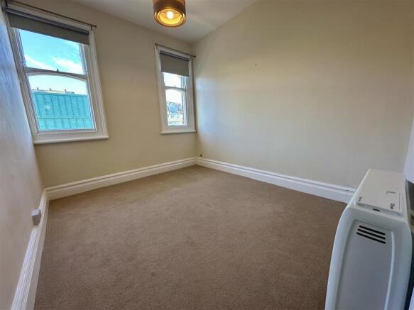 Bedroom 1 .jpeg