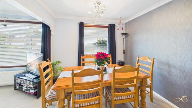 4 bed Bungalow for sale Image 10