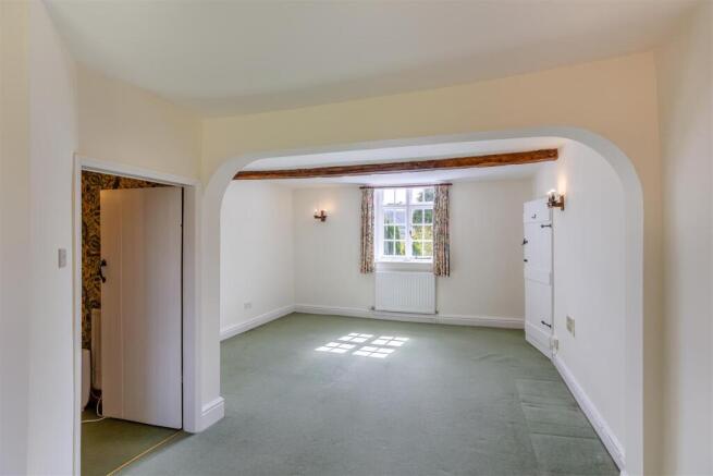 8590111-interior30.jpg