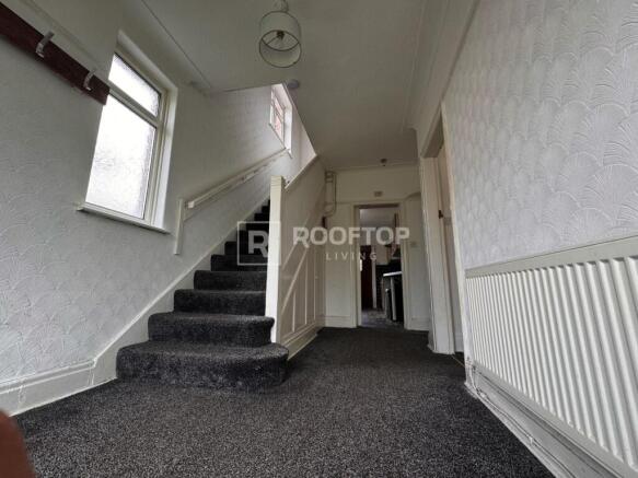 4 bed House to rent Image 8