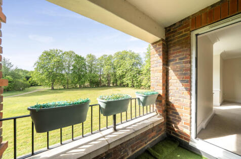 St Martins Mews, Pyrford, Surrey