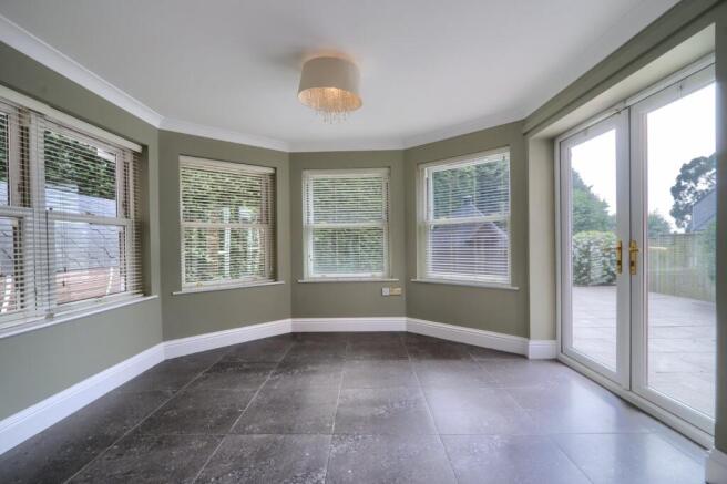 5 bed Detached for sale Image 12