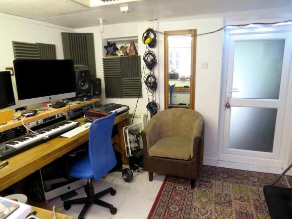 Photo 9