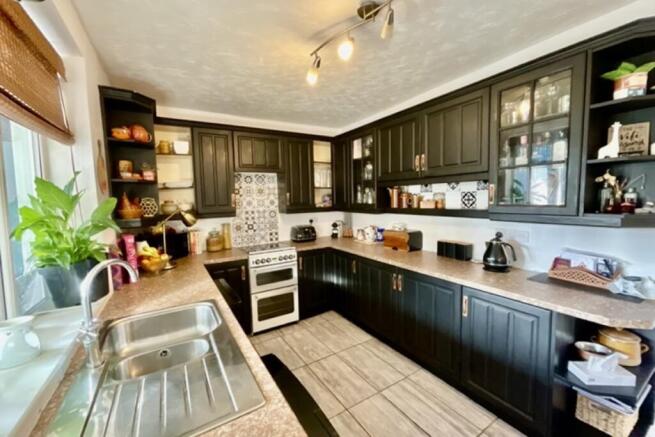 3 bed Semi-Detached for sale Image 8
