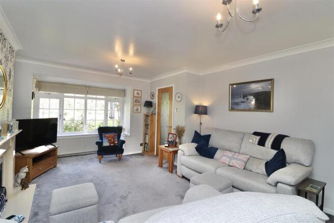 4 bed House for sale Image 5