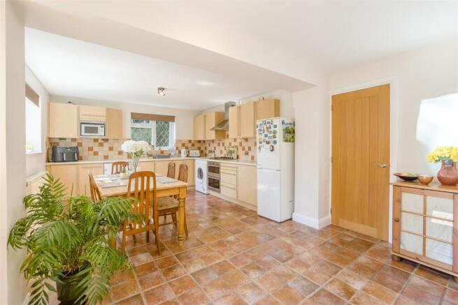 8698236-interior08.jpg