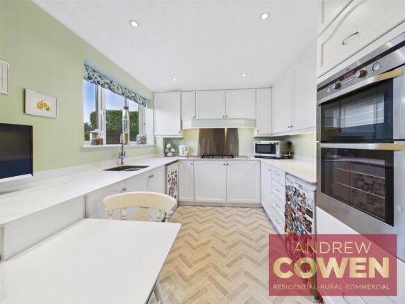4 bed Detached for sale Image 4