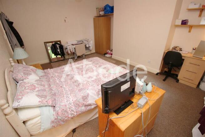 6 bed House to rent Image 11