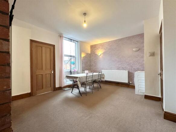 Large Dining Room 044