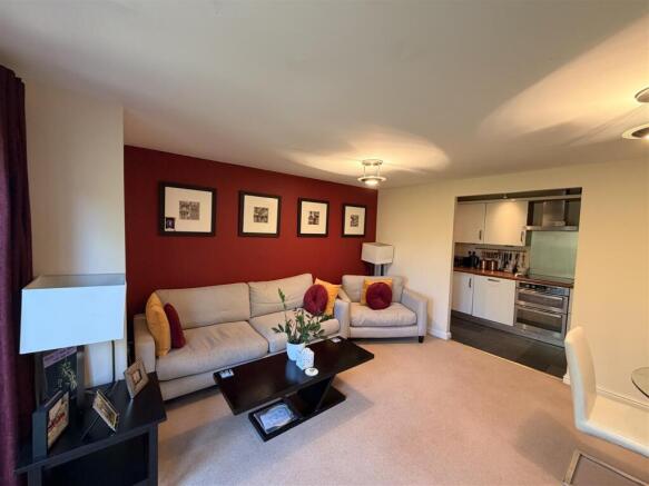2 bed Apartment for sale Image 8