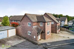 43, Sarisbury Close, Tadley RG26 3SZ