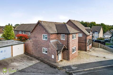Sarisbury Close, Tadley, Hampshire, RG26