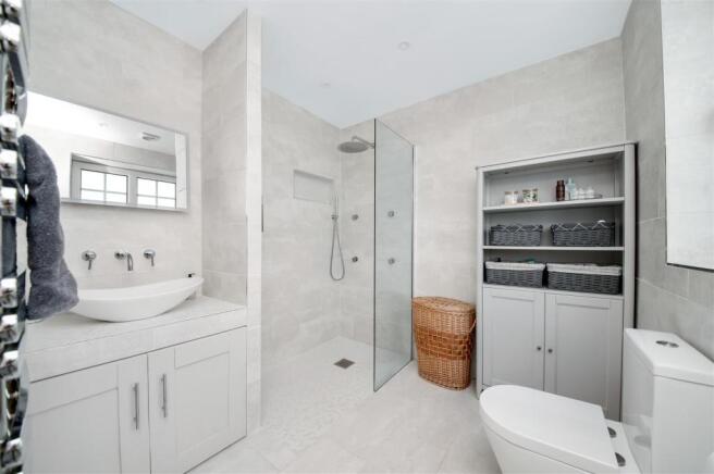 EN-SUITE (7 9  X 7 6 )