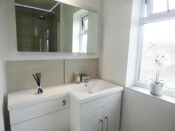 BATHROOM TWO 25 NURSERY AVE copy.jpg