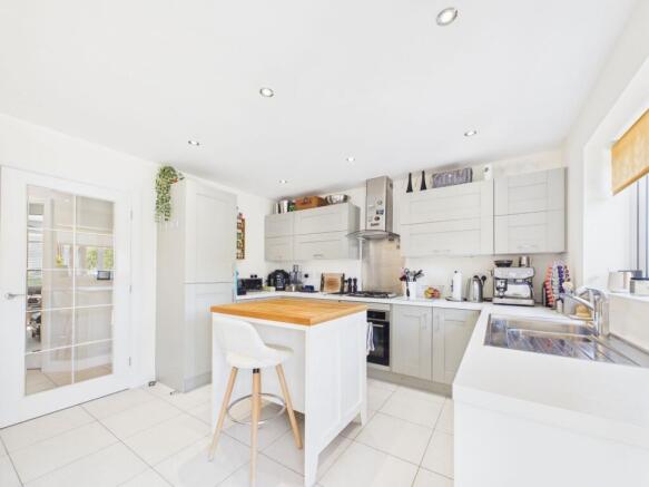 4 bed Detached for sale Image 10