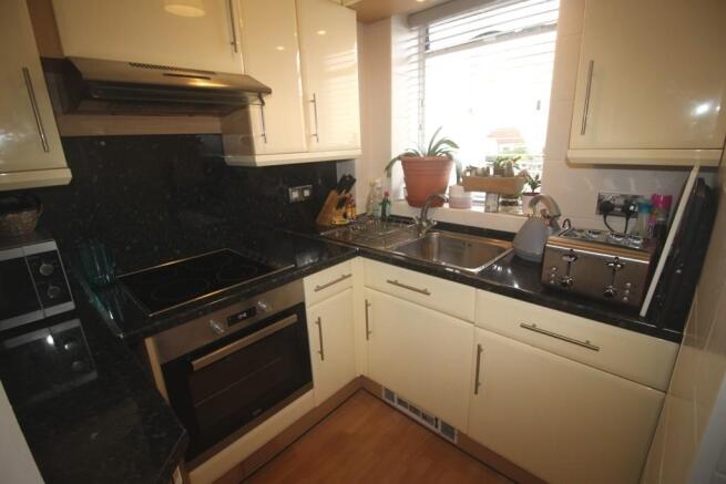 FITTED KITCHEN