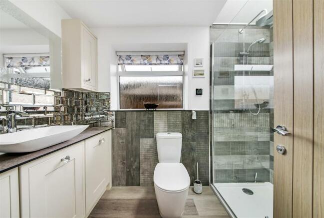 BATHROOM1.jpg