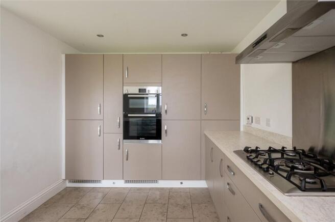 6 bed Detached for sale Image 6