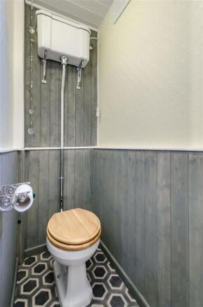 GUEST CLOAKROOM