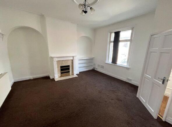 2 bed Terraced to rent Image 2