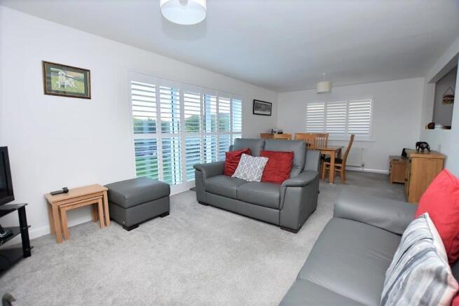 Lounge/dining room