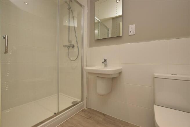 2 bed Apartment to rent Image 8