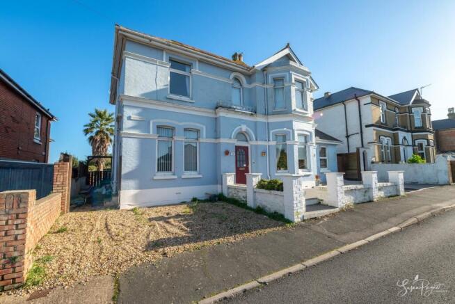 16 Furze Hill Road