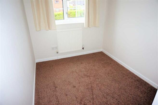 FRONT BEDROOM 3 :