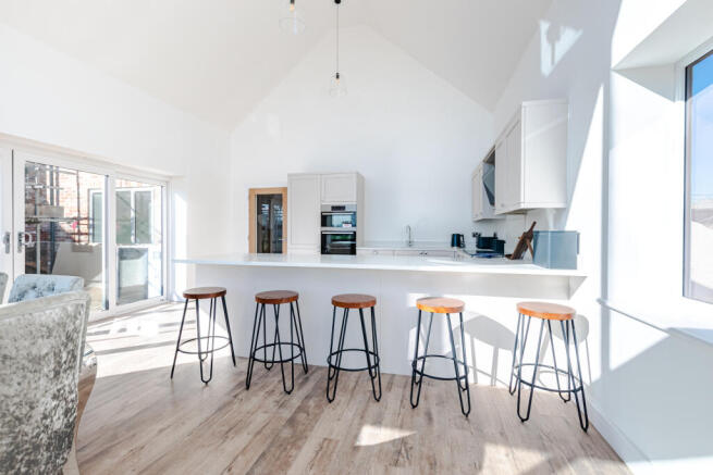 showhomekitchenseating