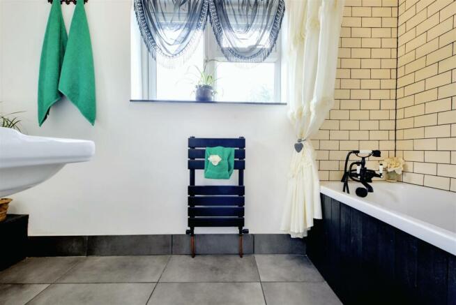 Bathroom_1.jpeg