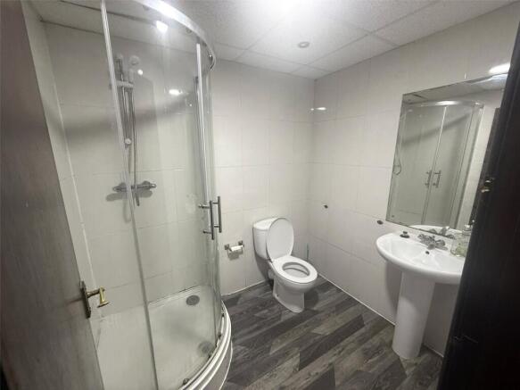 2 bed Apartment to rent Image 5