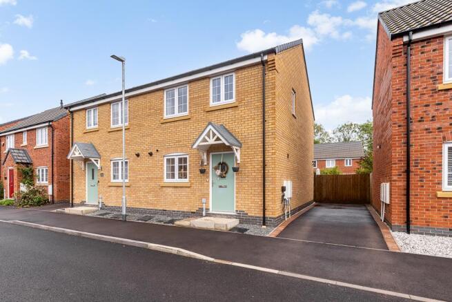 4 Falcon Avenue (Spalding)-1.jpg